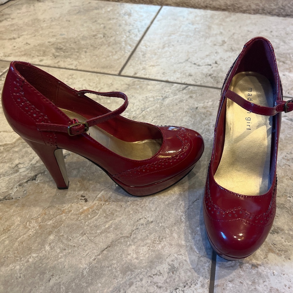 Madden Girl Chapell Oxford heels. RED. 7.5